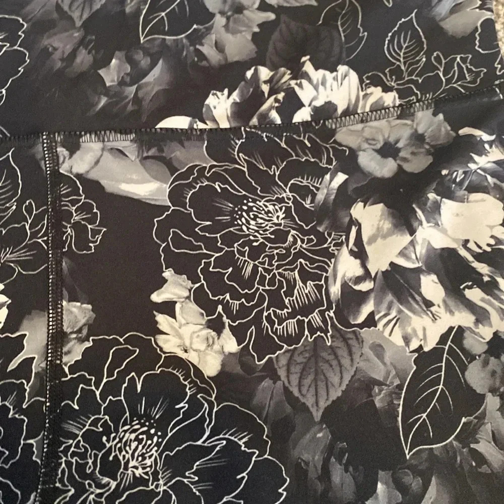 Balance Collection Black/White Floral Leggings - Picture 2 of 5